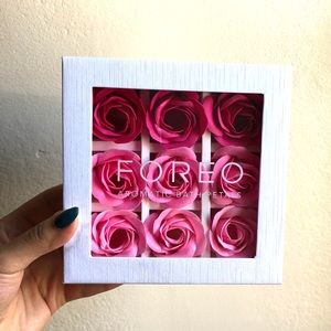 Foreo skincare bath roses